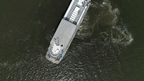 Aerial Turn with turning ferry 库存影片 101667639