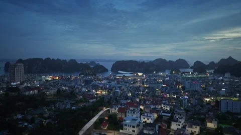 Aerial Twilight View of Ha Long City and Limestone Islands in Quang Ninh, Vietna Vídeos de archivo 342690943