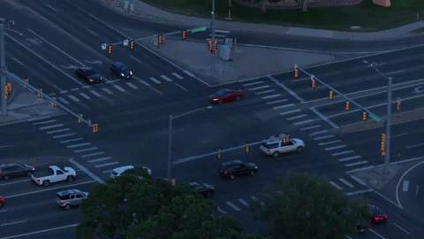 Aerial of urban intersection traffic flow in Littleton Colorado at dusk Vídeos de archivo 337148988