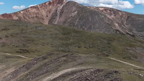 Aerial of UTV driving in mountain landscape on dirt trail in Colorado in summer Vídeo Stock 343153222