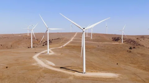 Aerial: various views of large wind turbines in rural areas with high wind. Vídeo Stock 116792841
