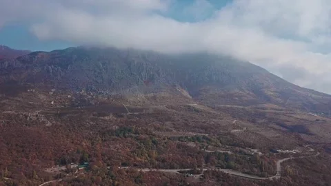Aerial veiw of mountain covered by cloud Stock Footage 170134504