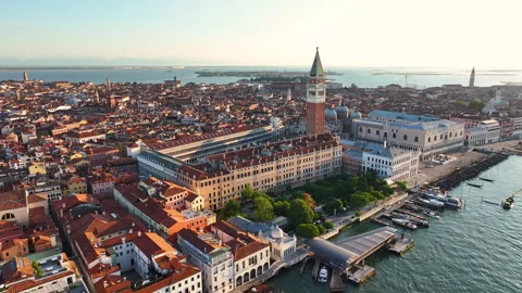 Aerial Venice St. Mark's Square, Doge's Palace, Basilica, and Campanile, Italy Vídeo Stock 253137242