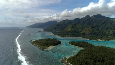 Aerial Vertical Large view of Moorea Island Lagoon an mountain with clouds Stock Footage 92066079