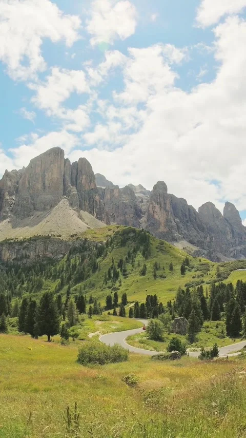 Aerial vertical time lapse viewpoint Lush green meadows and winding mountai.. Stock-Footage 331874861