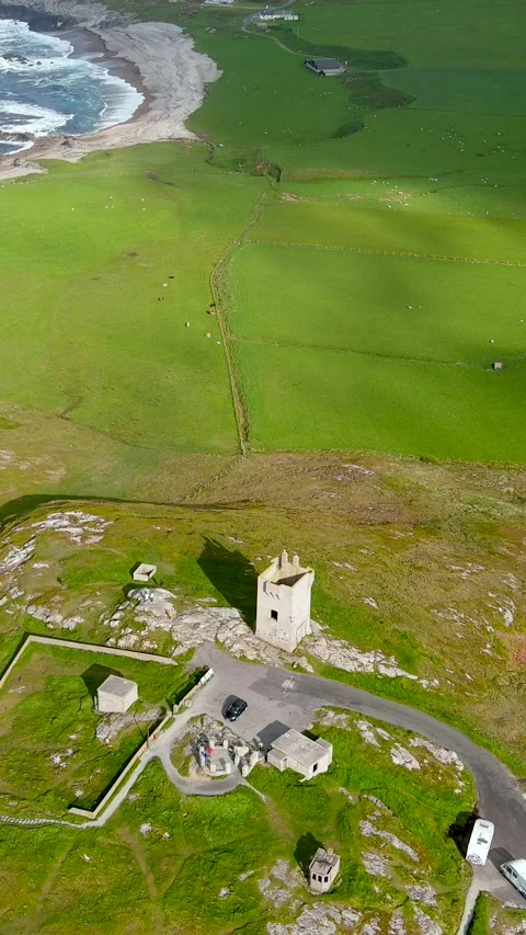 Aerial vertical view of Banbas Crown, Malin Head, Wild Atlantic Way, Ireland. 스톡 동영상 312182500