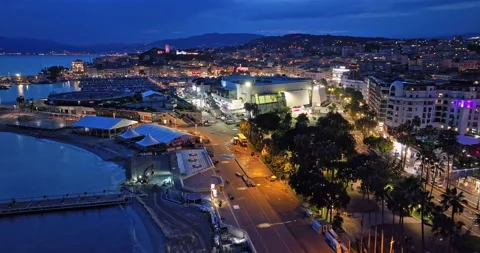 Aerial video in Cannes with a view of the beach and luxurious buildings at Night Vídeos de archivo 306759405