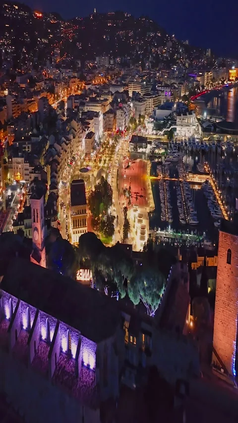 Aerial video in Cannes with a view of the beach and luxurious buildings at 库存影片 320884479