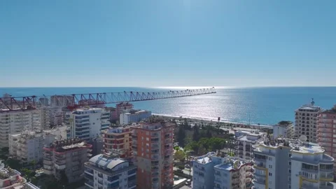 Aerial Video: Construction Progress on a High-Rise Building With Cranes Lifting 库存影片 342518169