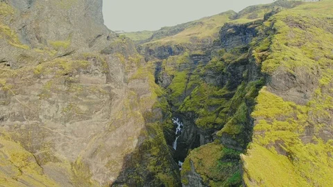 Aerial video of Iceland dramatic mountain landscape. Vídeo Stock 125552954