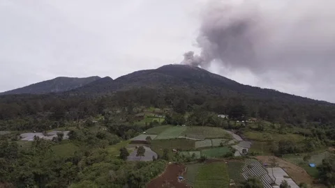 Aerial Video of Mount Marapi Eruption Vídeos de archivo 292910813