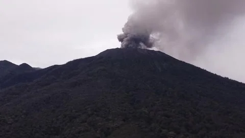Aerial Video of Mount Marapi Eruption Vídeos de archivo 292910849