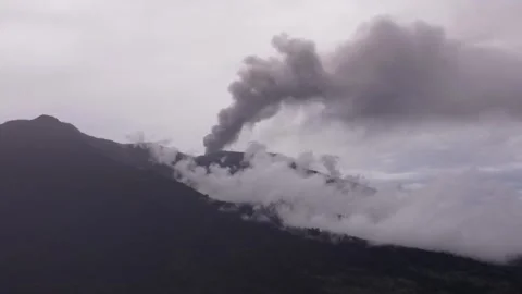Aerial Video of Mount Marapi Eruption Vídeos de archivo 292910874