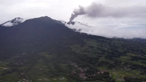 Aerial Video of Mount Marapi Eruption Vídeos de archivo 292910888
