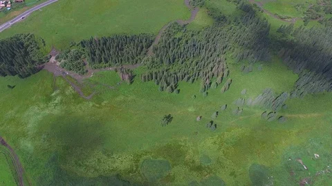 Aerial video in a mountain range, with a drone. Stock Footage 96350954