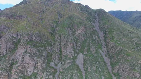 Aerial video in a mountain range, with a drone. Stock Footage 96367772