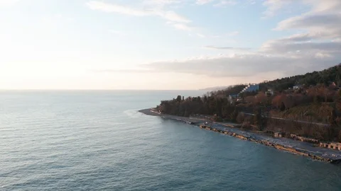 Aerial video shooting. The camera flies over the clear sea Sunset. Evening time. Vidéo 106976378