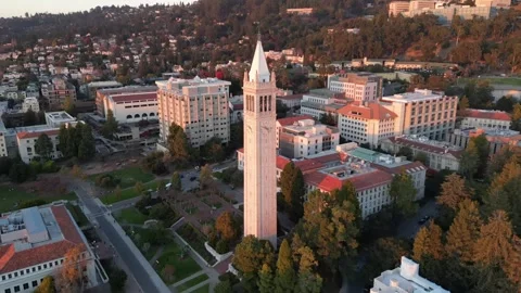 Aerial video of the UC Berkeley campus and Sather Tower. in the USA. Stock-Footage 266804368
