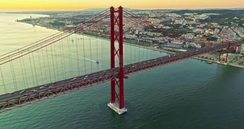 Aerial view of 25 de Abril bridge over the Tagus River at sunset in Lisbon Vídeo Stock 308963281