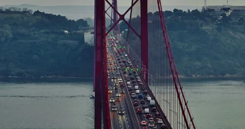 Aerial view of 25 de Abril bridge over the Tagus River at sunset in Lisbon 库存影片 316065389