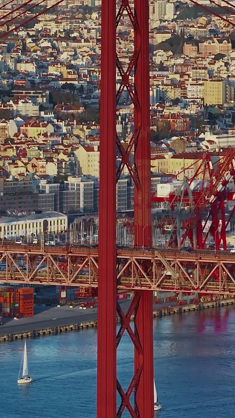 Aerial view of 25 de Abril bridge over the Tagus River at sunset in Lisbon 스톡 동영상 320898224