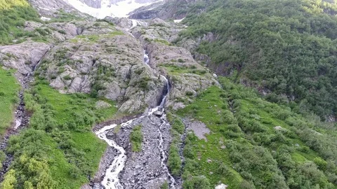 Aerial view .4K flying over a mountain stream Stockbeeldmateriaal 73601156