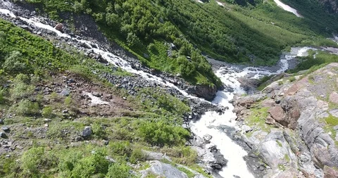 Aerial View. 4K flying over the mountain stream between cliffs Stockbeeldmateriaal 87168264