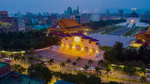 Aerial view 4k Hyper lapse of Front gate of Chiang Kai Shek Memorial hall in Tai Stock Footage 140245044