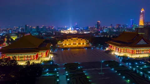 Aerial view 4k Hyper lapse of Front gate of Chiang Kai Shek Memorial hall in Tai Video stock 140245136