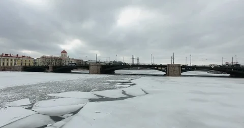 Aerial view. 4K OLD BRIDGE PETERSBURG. Flying on a quadcopter. Winter Video stock 103637255