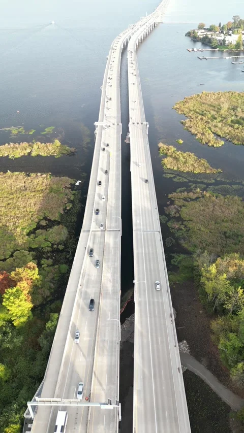 Aerial View of 520 Floating Bridge Spanning Land and Water 스톡 동영상 348336908