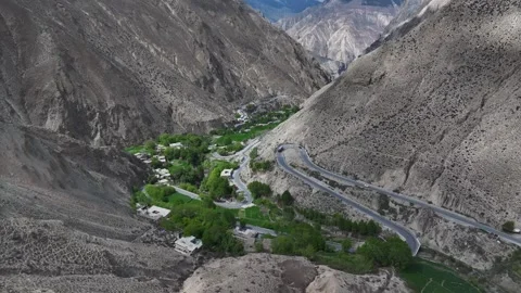 Aerial view of the 72 Turns of the Nujiang River in Basu County, Tibet on G318 Vidéo 306856589