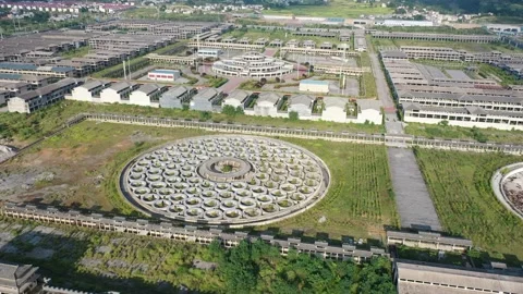 Aerial View of Abandoned Circular Building Complex in Dushan, Guizhou, China Vídeos de archivo 345155478
