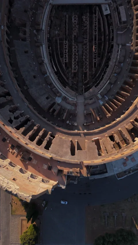 An aerial view of an abandoned circular structure next to a road, showcasing Vídeos de archivo 318055951