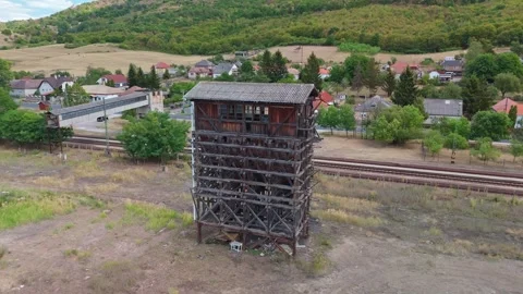 Aerial view of an abandoned coal-loading structure in Mónosbél, Hungary. Vidéo 348798409