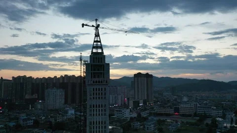 Aerial view of abandoned skyscraper with crane in Dushan, Guizhou at dusk Vídeos de archivo 345156720