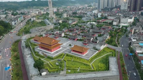 Aerial View of Abandoned Tower and Traditional Complex in Dushan, Guizhou, China Vídeos de archivo 345157042