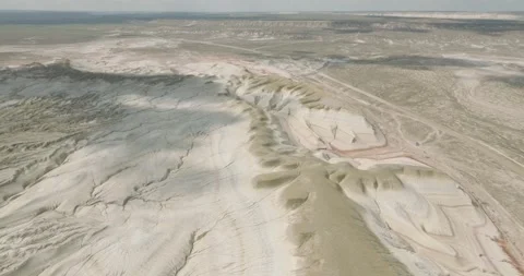 Aerial View of Abstract Desert Patterns and Ground Fissures Vídeo Stock 339275997