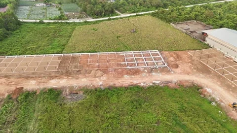 Aerial View of Active Construction Site and Distant Forest at Dusk Vidéo 347460141