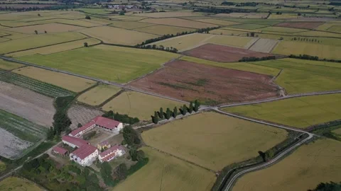 Aerial view of Agogna rice fields and farm buildings, Italy. 스톡 동영상 335272354