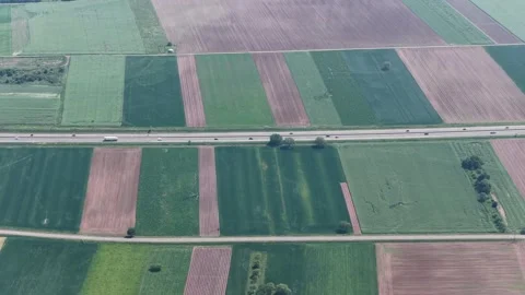 Aerial view of agricultural fields and highway in Selestat, France. Vidéo 334772962