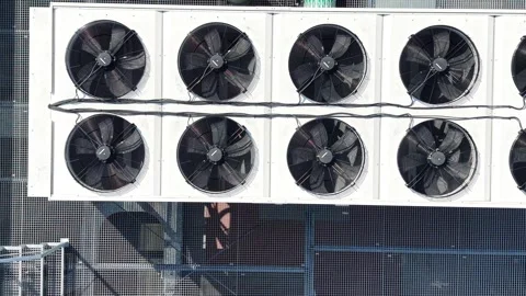 Aerial view of air conditioning system on commercial building rooftop Vidéo 337910422