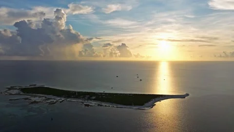 Aerial view of Alacranes Reef at sunset, Mexico. 스톡 동영상 284848936