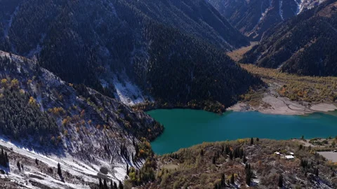 Aerial view of alpine Issyk lake surrounded by snow-capped mountains, Kazakhstan Vidéo 344099855