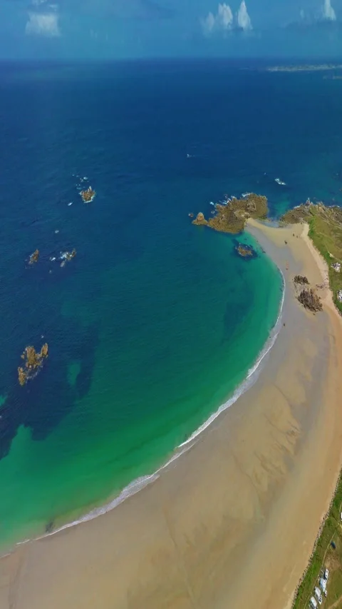 Aerial view of Amiets azure beach in summer with rocks in the region of Brittany Vídeos de archivo 319938247