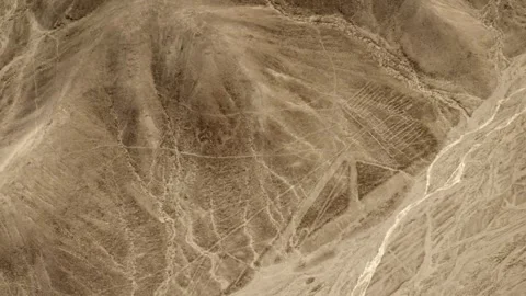 Aerial View of Ancient Nazca Lines Geoglyphs in Peru Desert 스톡 동영상 335583455