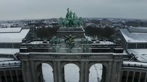 Aerial view of Arc du Cinquantenaire in wintertime, Brussel, Belgium. Video stock 153171254