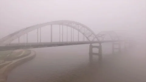 Aerial View of Arch Bridge Through the Fog Stockbeeldmateriaal 104888576