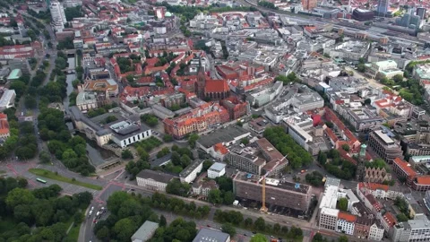 Aerial view around the old town of the city Hanover Vídeos de archivo 306020992
