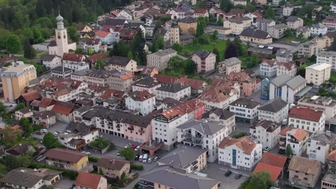 An aerial view around the old town of the city Thusis Vídeos de archivo 308954755